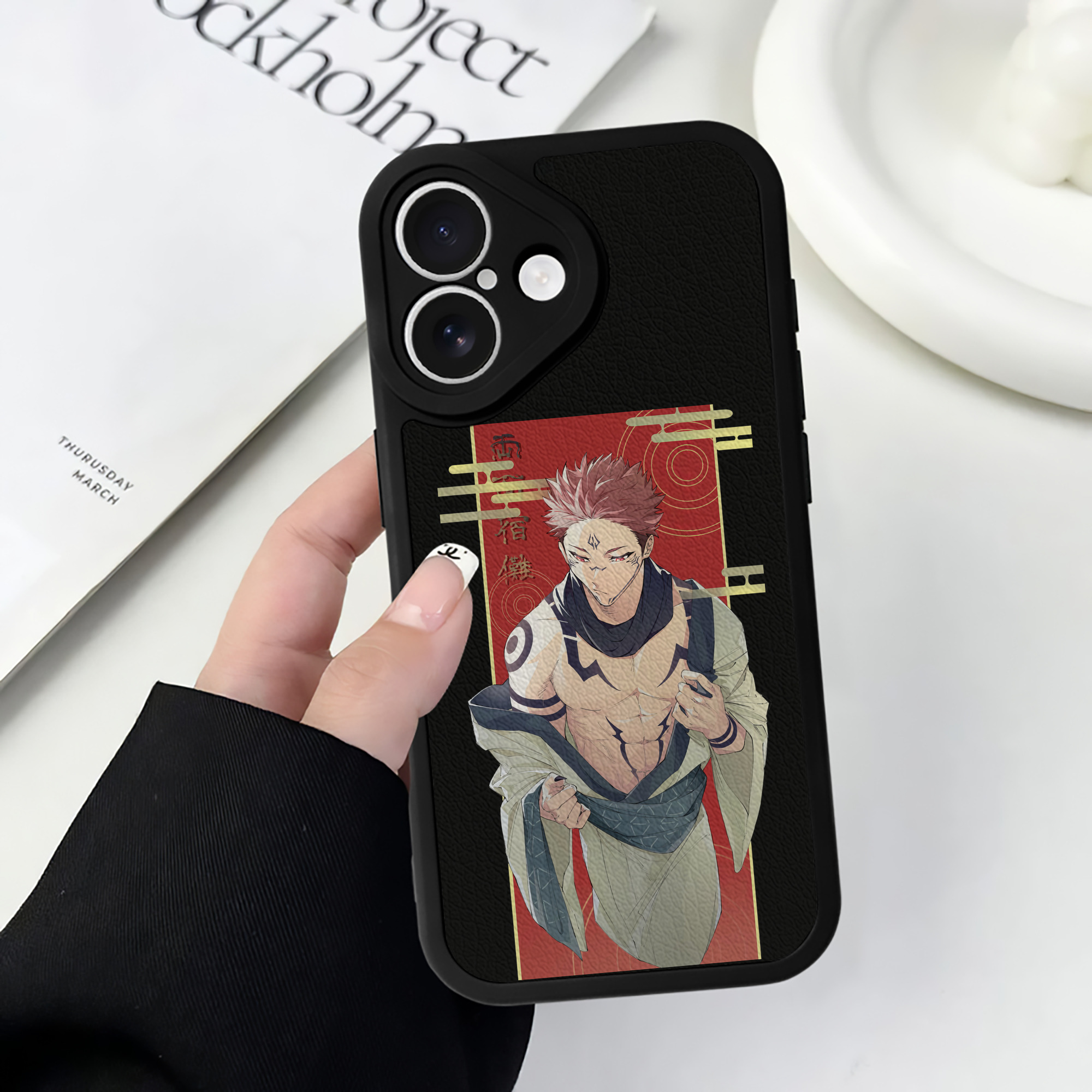 （画像用） 呪術廻戦 Jujutsu Kaisen 【iPhone 16シリーズ対応】シリコンスマホケース（レザー調） 材質：シリコン